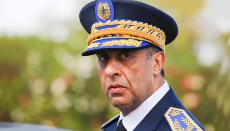 # “حموشي” يكرم شرطيًا لشجاعته في أداء واجبه المهني في ترقية استثنائية