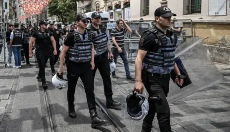 إعتقال ثلاث رؤساء بلديات في تركيا