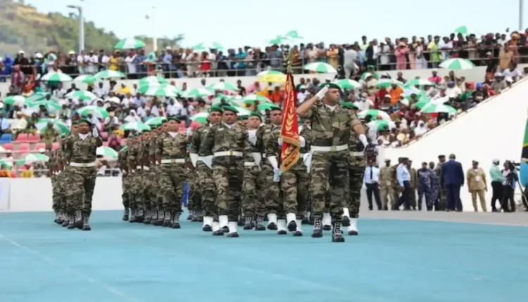 مشاركة عسكرية مغربية في إحتفالات القمر بذكرى الخمسين للإستقلال