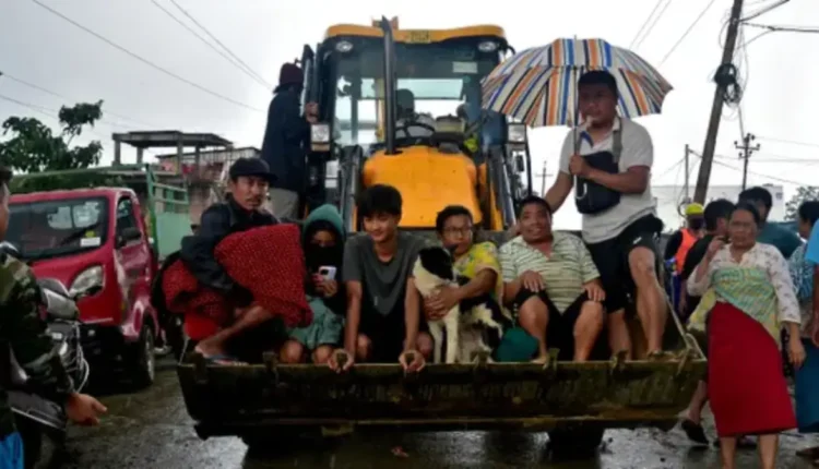 مصرع 72 شخص جراء فيضانات وإنهيارات أرضية في شمال الهند