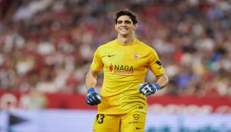 إشبيلية يستهدف عودة ياسين بونو لصفوف الفريق