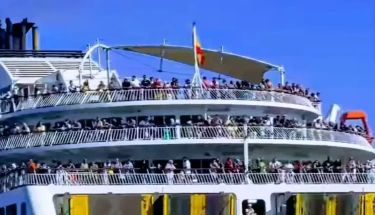 باخرة "أرماس" ترسو بميناء الحسيمة ضمن عملية مرحبا 2025