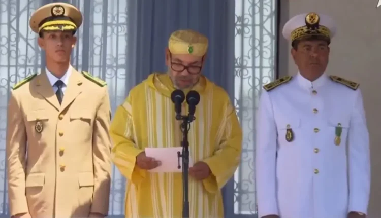 الملك يطلق إسم "أحمد المنصور الذهبي" على الفوج الجديد للضباط