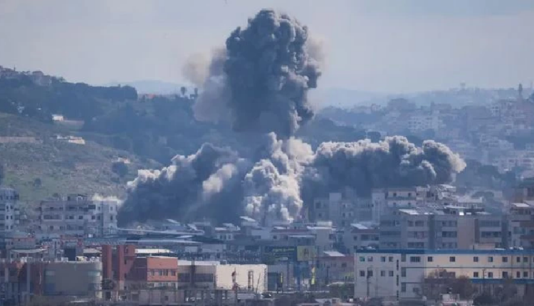 غارات إسرائيلية ليلية على النبطية في جنوب لبنان تودي بحياة 18 شخصاً
