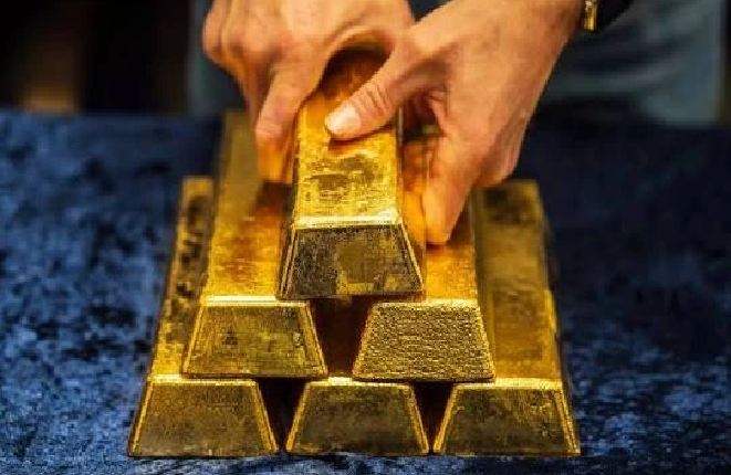 الذهب يقترب من أدنى مستوى في أسبوع