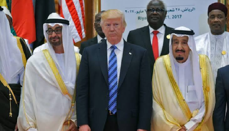 ترامب يطالب دول الخليج وإسرائيل بدفع ثمن الحماية الأمريكية في مضيق هرمز