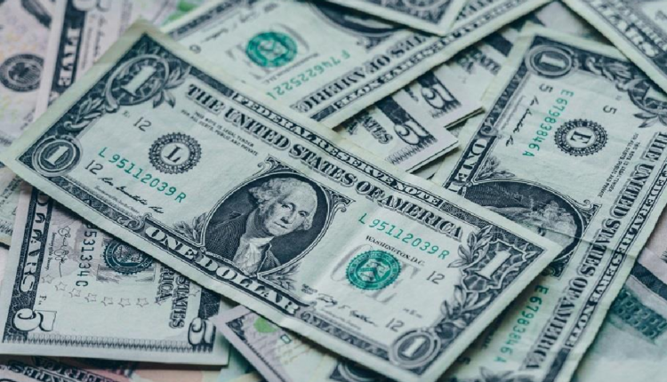 الدولار يواصل الهبوط مع تراجع توقعات رفع أسعار الفائدة