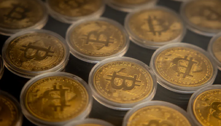 3.8 مليارات دولار تبخرت.. ماذا حدث لعملة ترمب الرقمية؟